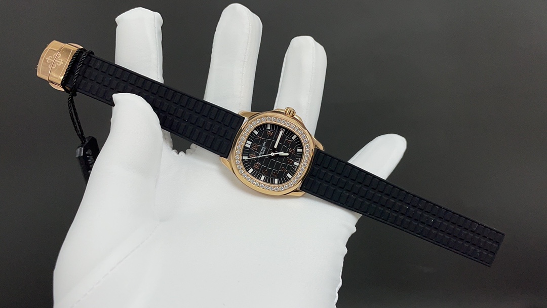 [TOP] Patek Philippe AQUANAUT Women's 35.6mm Watch - Black with Gold