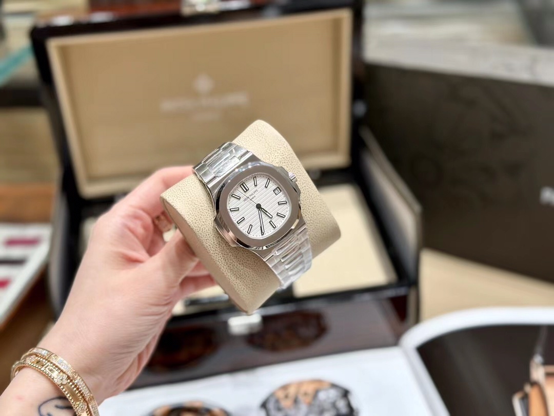 [TOP] Patek Philippe Nautilus 40mm Watch - White