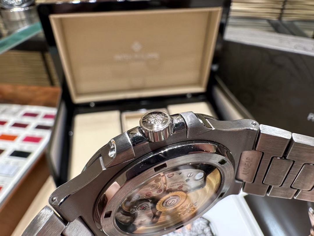 [TOP] Patek Philippe Nautilus 40mm Watch - White