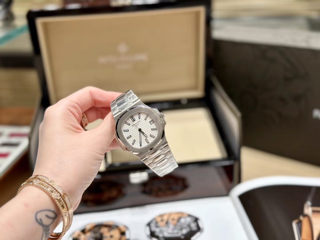 [TOP] Patek Philippe Nautilus 40mm Watch - White