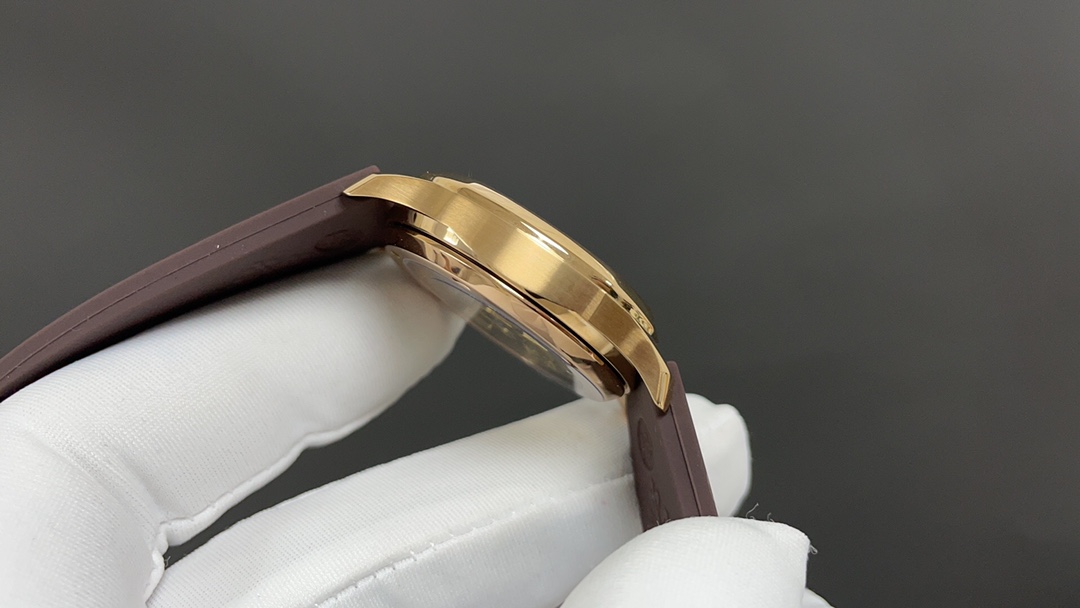 [TOP] Patek Philippe AQUANAUT Women's 35.6mm Watch - Brown with Gold