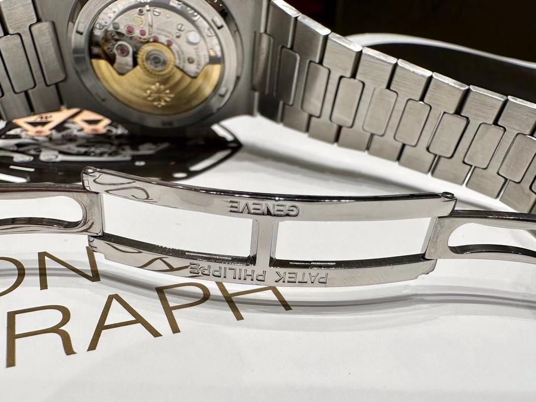 [TOP] Patek Philippe Nautilus 40mm Watch - White