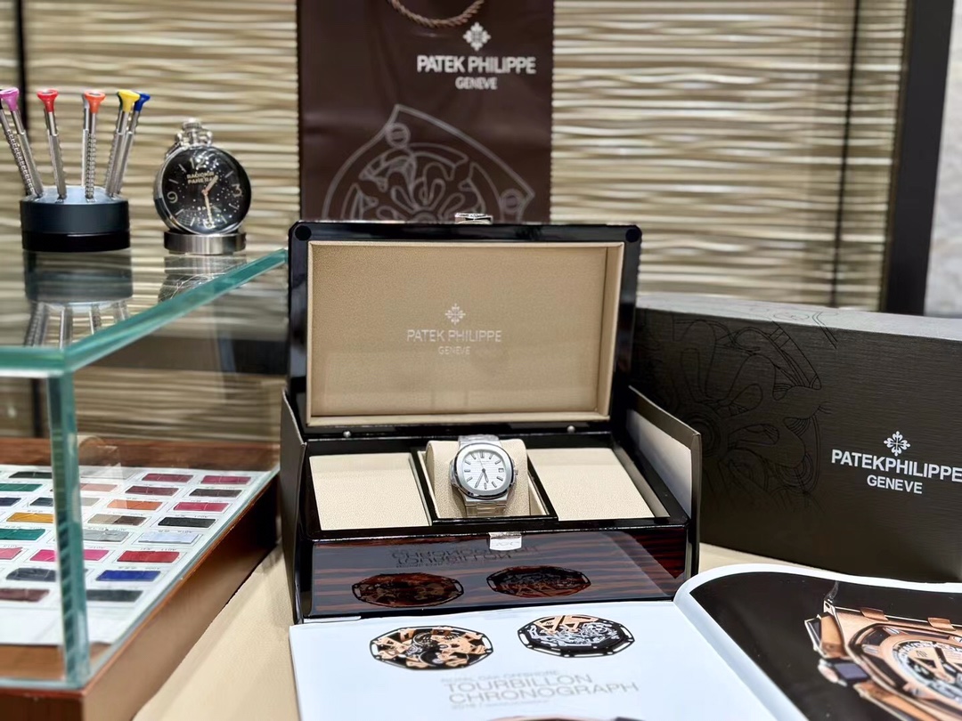 [TOP] Patek Philippe Nautilus 40mm Watch - White