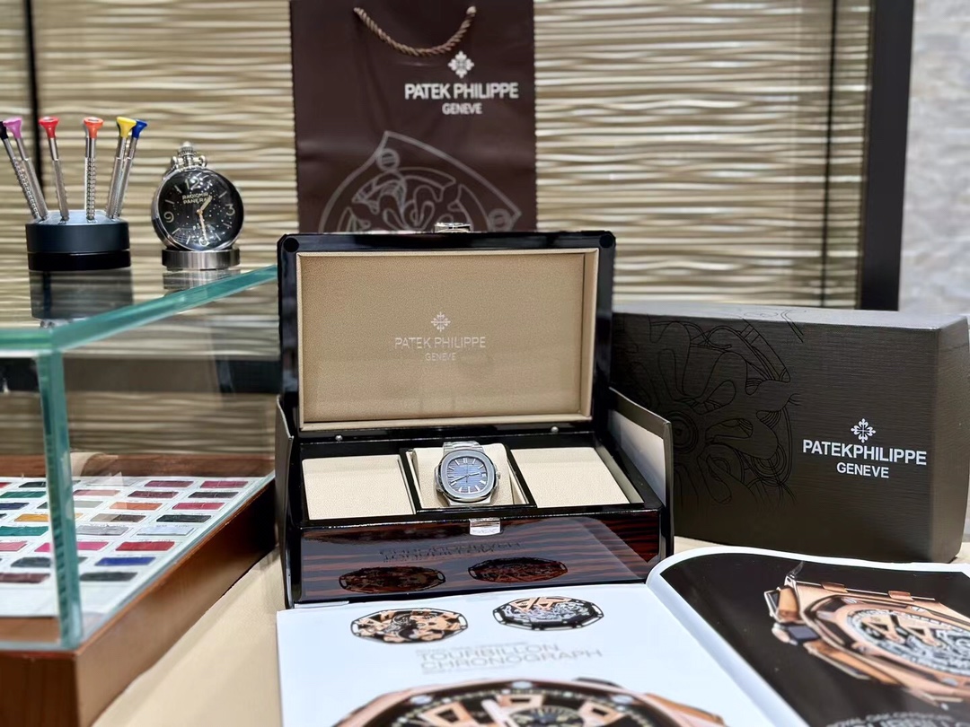 [TOP] Patek Philippe Nautilus 40mm Watch - Black