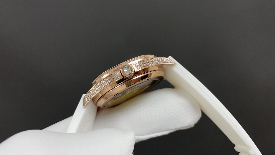 [TOP] Patek Philippe AQUANAUT Women's 35.6mm Watch - White with Gold