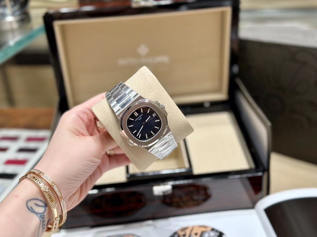 [TOP] Patek Philippe Nautilus 40mm Watch - Black