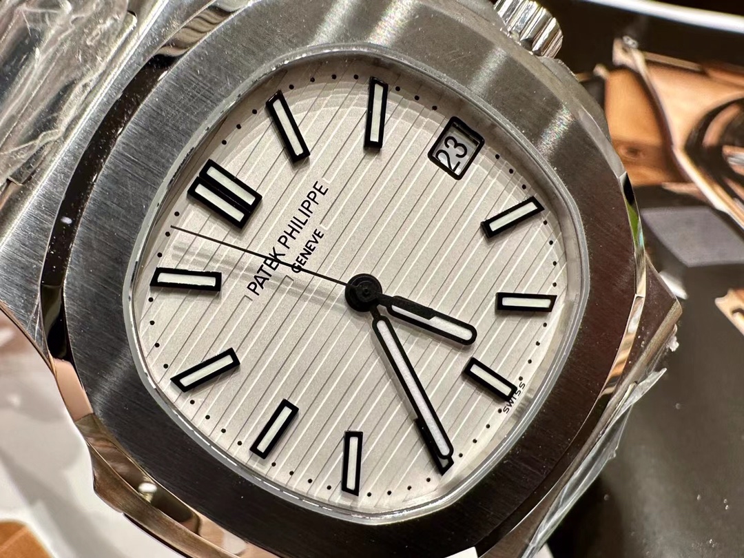 [TOP] Patek Philippe Nautilus 40mm Watch - White