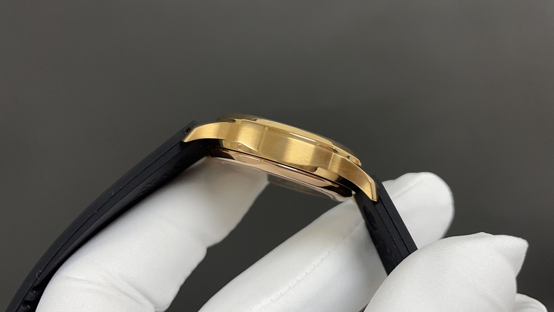 [TOP] Patek Philippe AQUANAUT Women's 35.6mm Watch - Black with Gold