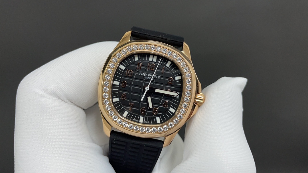 [TOP] Patek Philippe AQUANAUT Women's 35.6mm Watch - Black with Gold