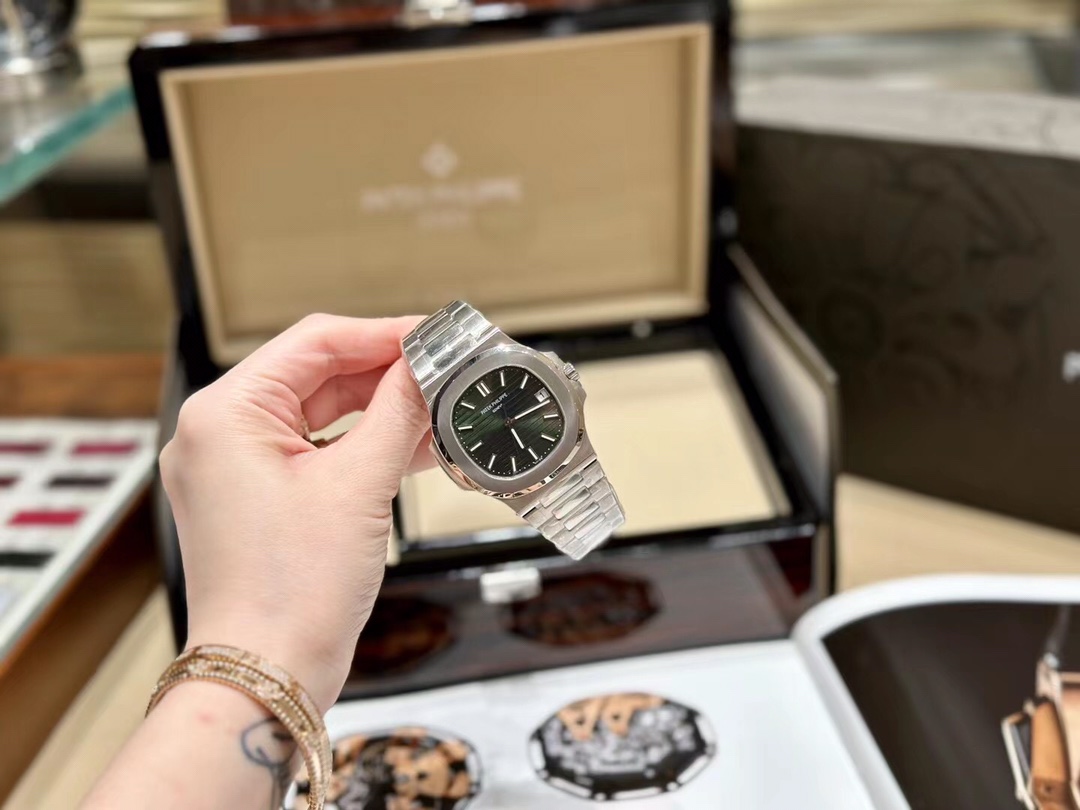 [TOP] Patek Philippe Nautilus 40mm Watch - Dark Green