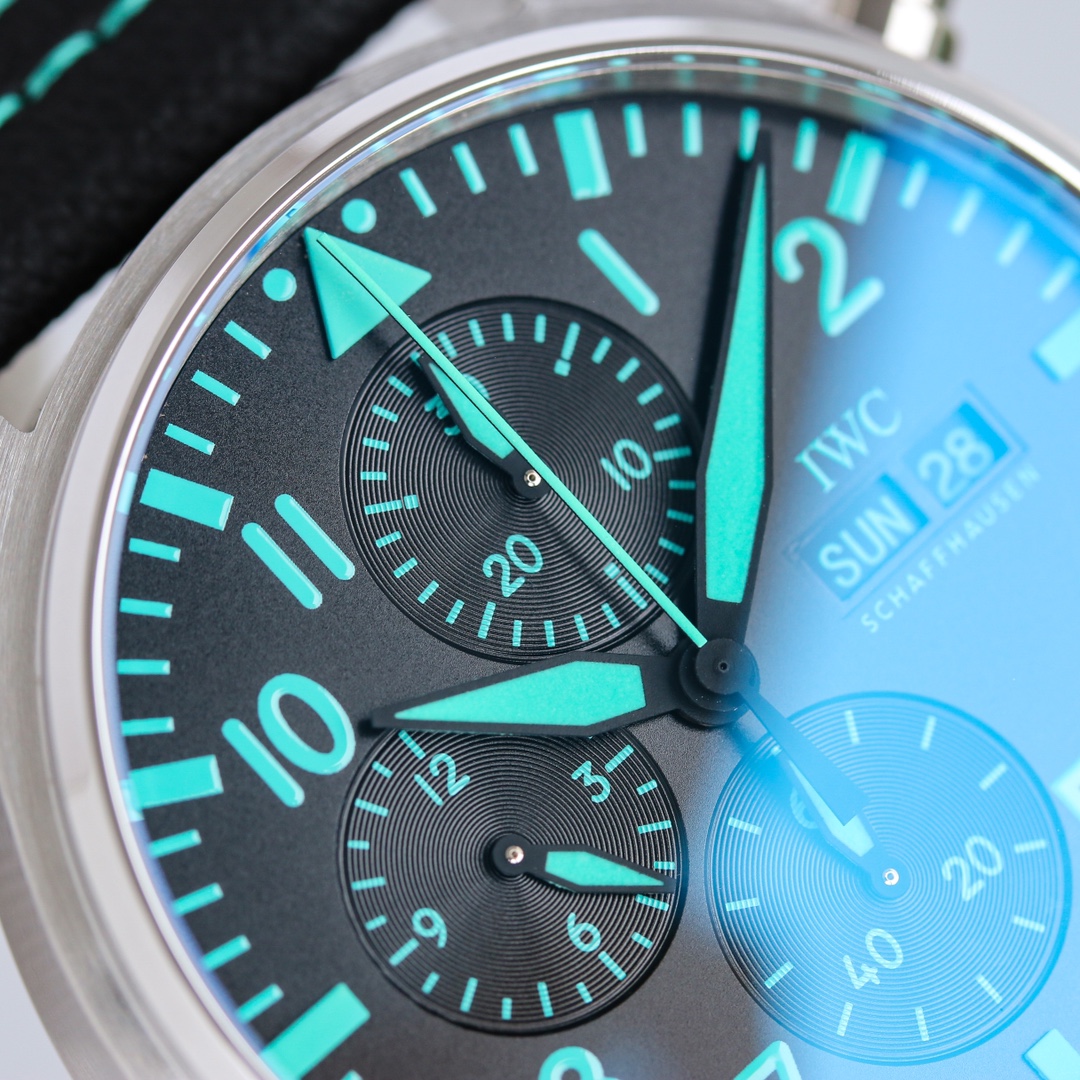 [TOP] IWC Watch 43mm - Dark & Silver