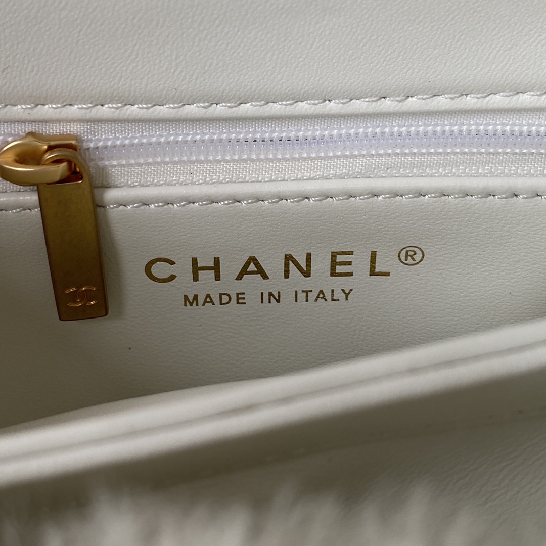 [TOP] CHANEL Classic Flap Bag Wool 15 X 20.5 X 8 cm - White & GHW