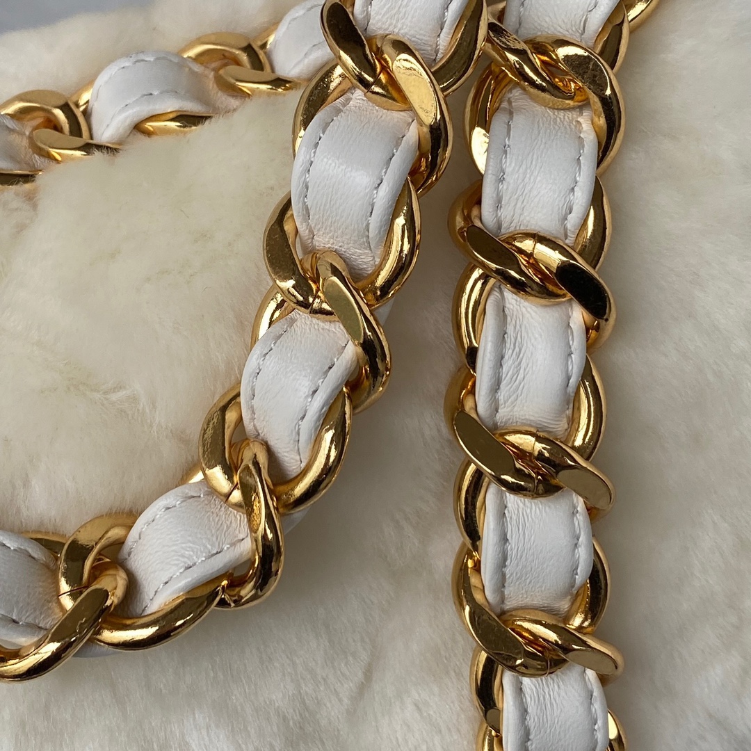 [TOP] CHANEL Classic Flap Bag Wool 18 X 23 X 9 cm - White & GHW