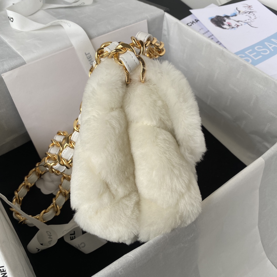 [TOP] CHANEL Classic Flap Bag Wool 15 X 20.5 X 8 cm - White & GHW