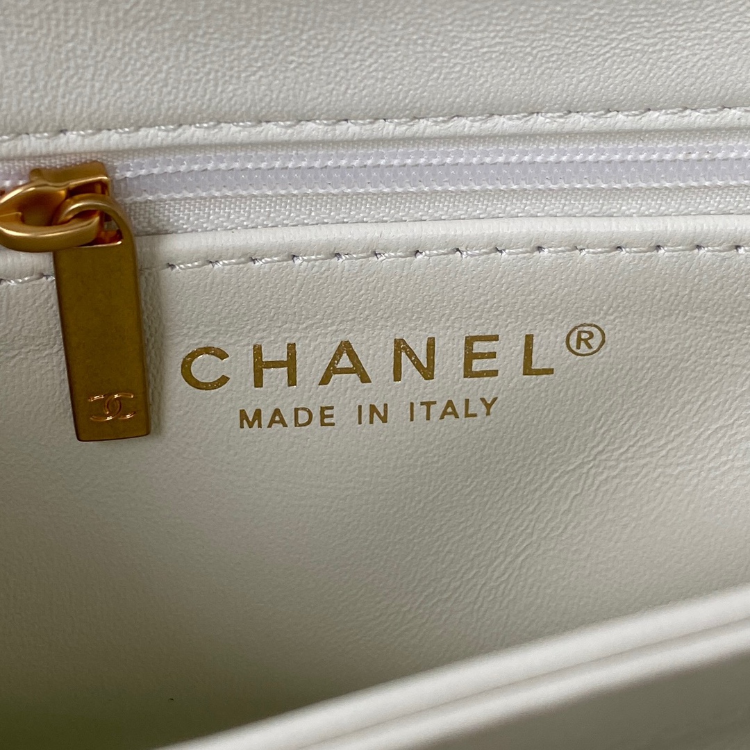 [TOP] CHANEL Classic Flap Bag Wool 18 X 23 X 9 cm - White & GHW