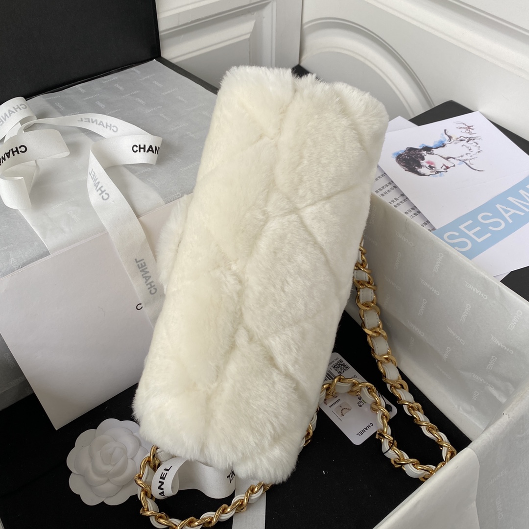 [TOP] CHANEL Classic Flap Bag Wool 18 X 23 X 9 cm - White & GHW