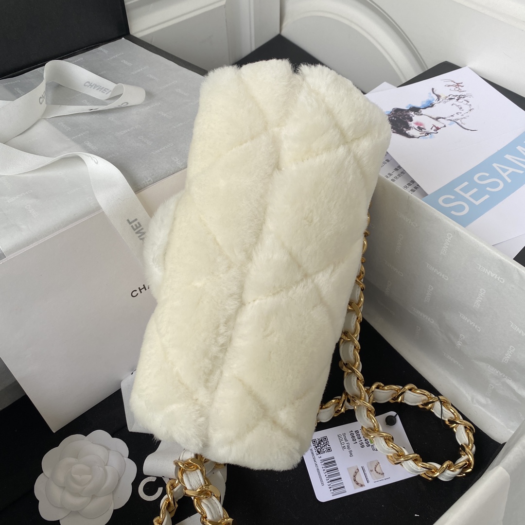 [TOP] CHANEL Classic Flap Bag Wool 15 X 20.5 X 8 cm - White & GHW