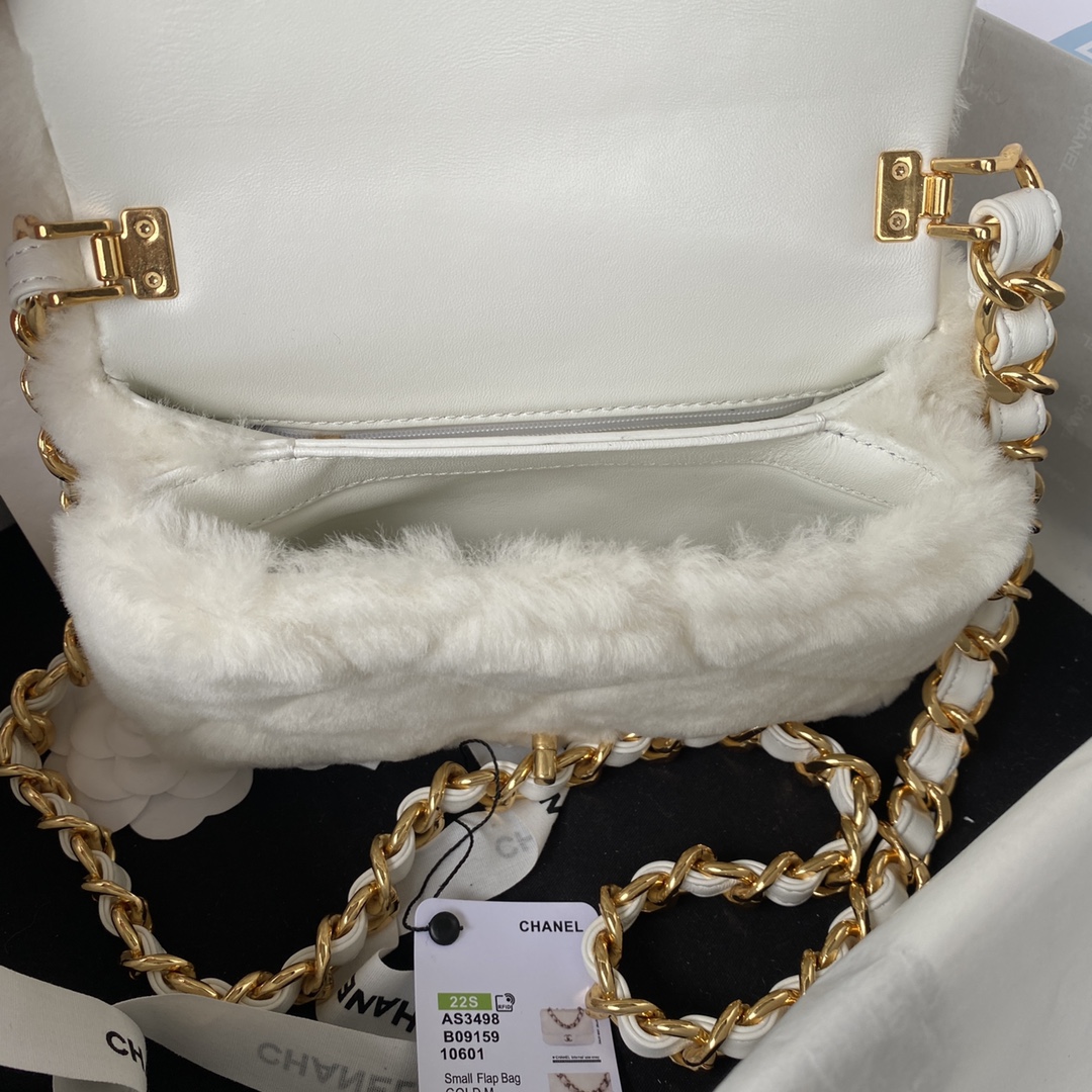 [TOP] CHANEL Classic Flap Bag Wool 15 X 20.5 X 8 cm - White & GHW