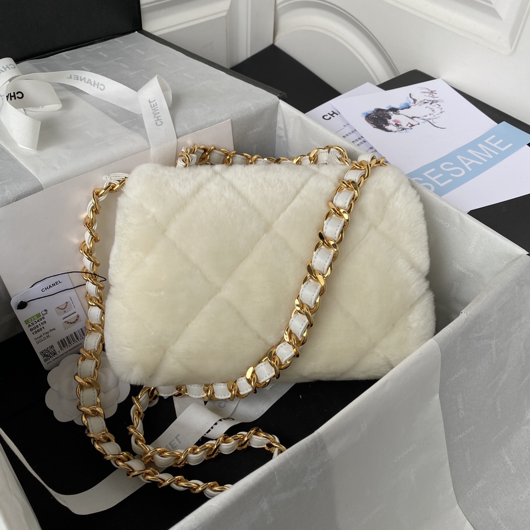 [TOP] CHANEL Classic Flap Bag Wool 18 X 23 X 9 cm - White & GHW
