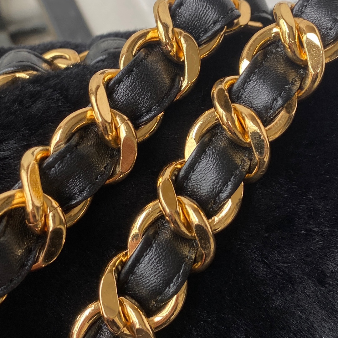 [TOP] CHANEL Classic Flap Bag Wool 15 X 20.5 X 8 cm - Black & GHW