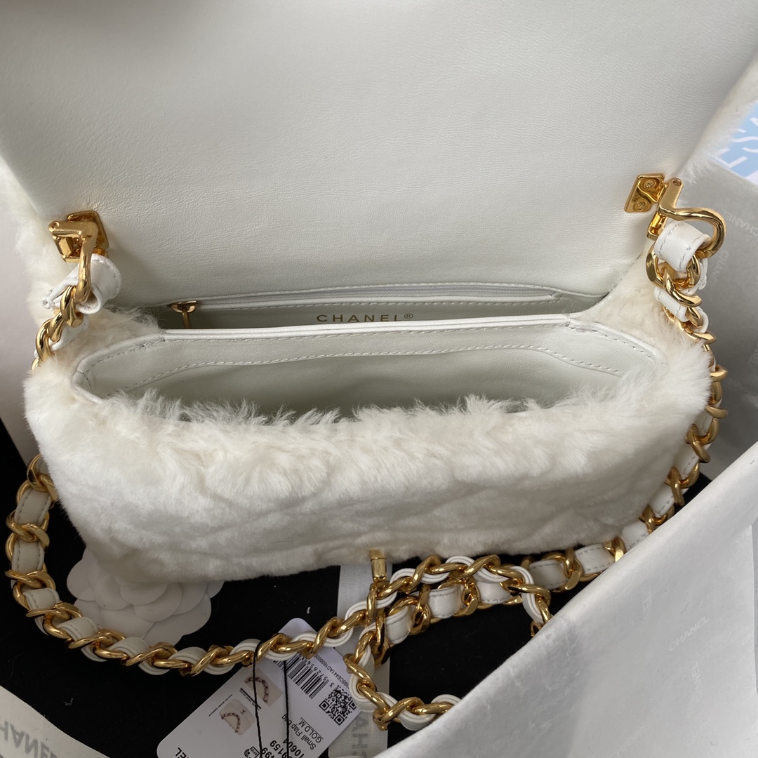 [TOP] CHANEL Classic Flap Bag Wool 18 X 23 X 9 cm - White & GHW