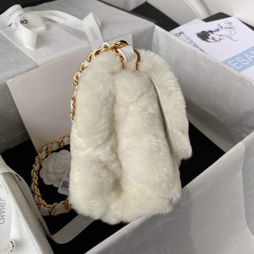[TOP] CHANEL Classic Flap Bag Wool 18 X 23 X 9 cm - White & GHW