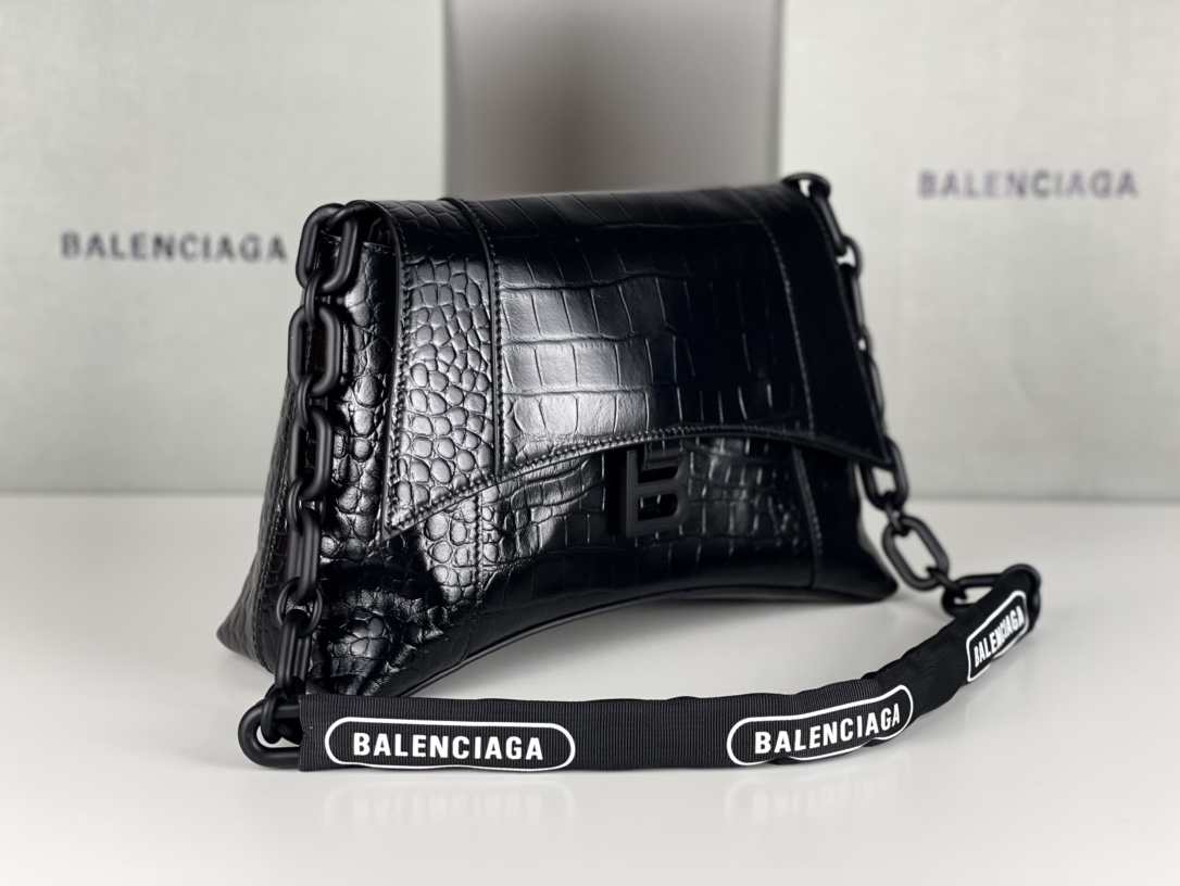 [TOP] BALENCIAGA Crocodile Pattern Downtown Bag 29 x 10 x 18 cm - Black