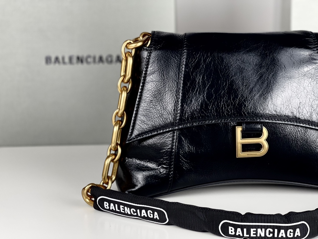 [TOP] BALENCIAGA Wax Skin Downtown Bag 29 x 10 x 18 cm - Black & GHW