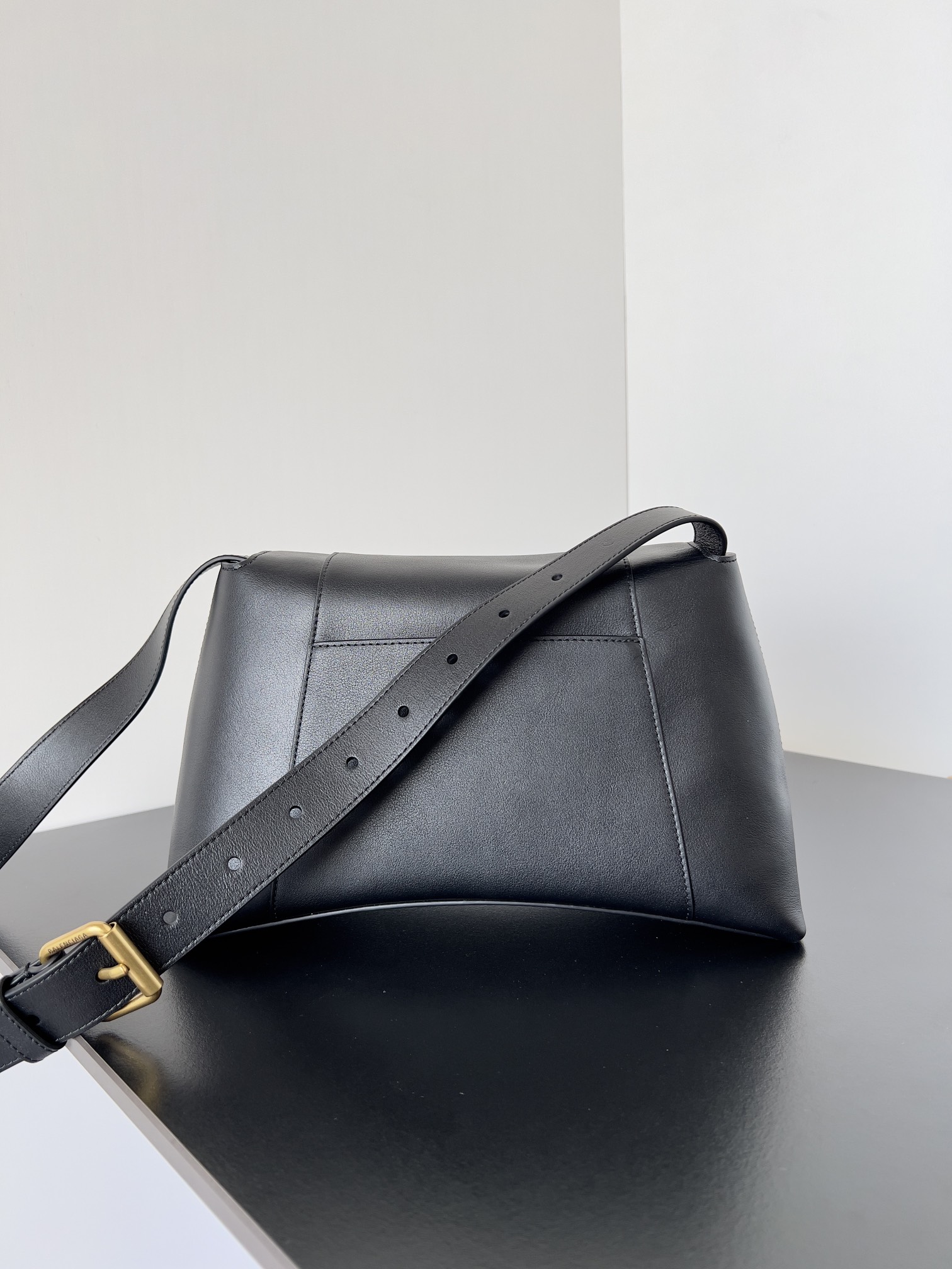 [TOP] BALENCIAGA Top Layer Cowhide Downtown Bag 30.0 x 17.3 x 9.9 cm - Black & GHW