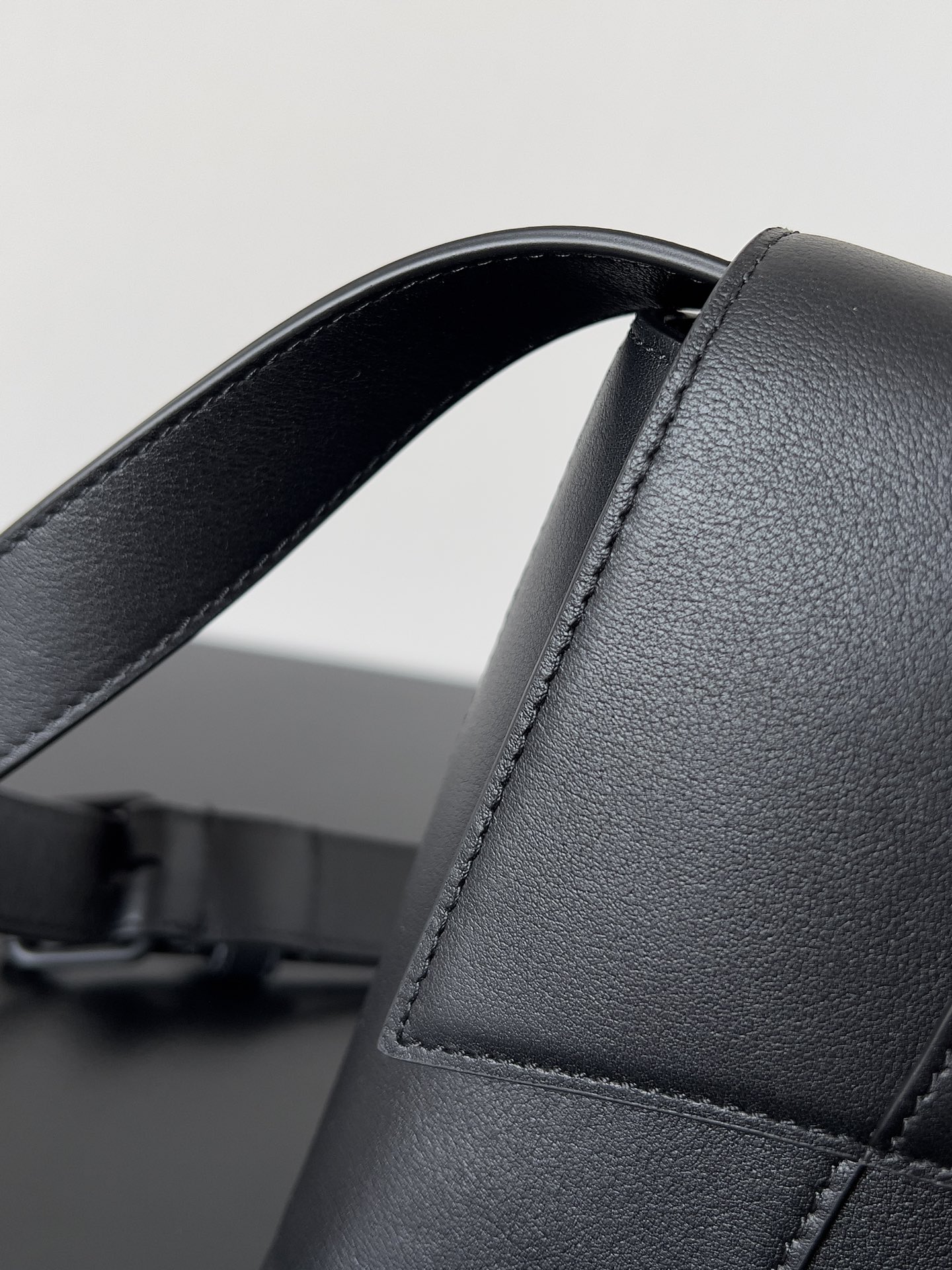 [TOP] BALENCIAGA Top Layer Cowhide Downtown Bag 25.4 x 16.0 x 8.4 cm - Black