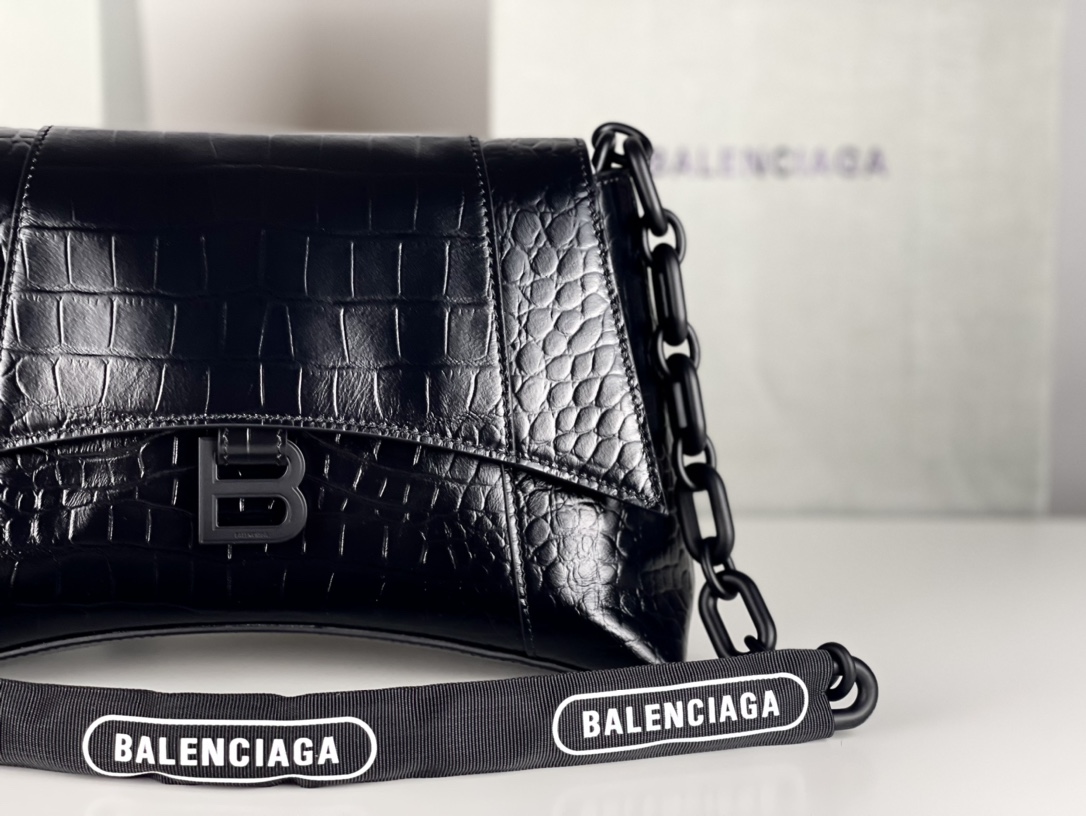 [TOP] BALENCIAGA Crocodile Pattern Downtown Bag 29 x 10 x 18 cm - Black
