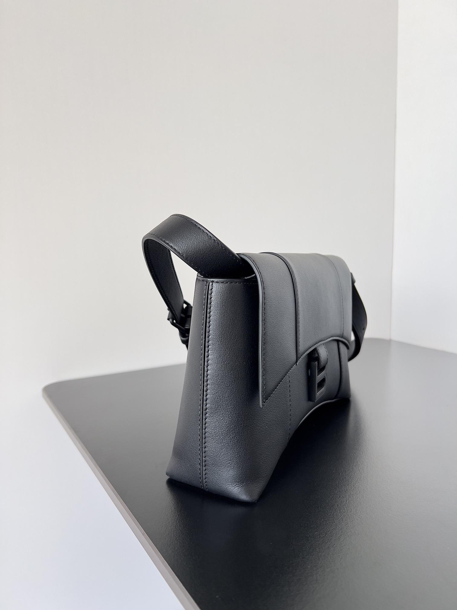 [TOP] BALENCIAGA Top Layer Cowhide Downtown Bag 25.4 x 16.0 x 8.4 cm - Black