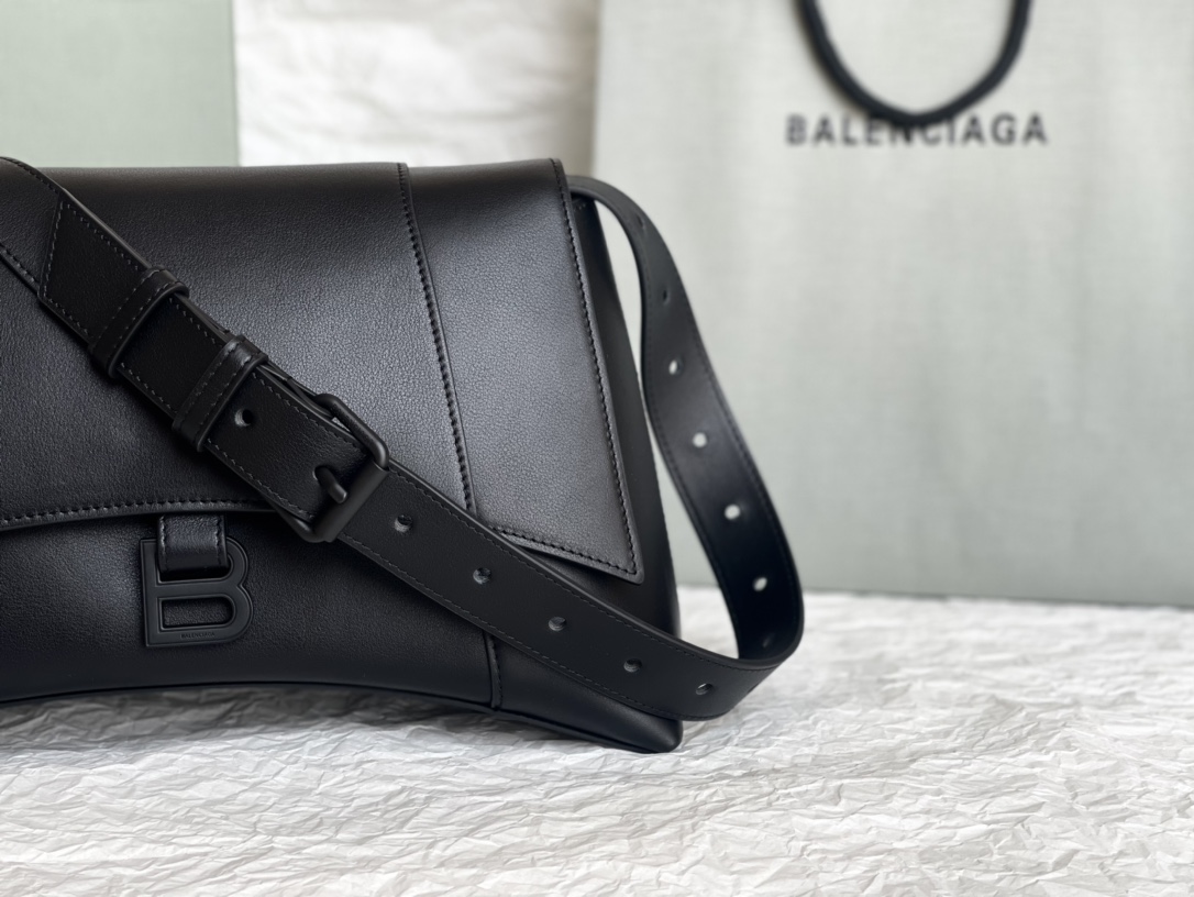 [TOP] BALENCIAGA Top Layer Cowhide Downtown Bag 32 × 20.8 × 15.5 cm - Black
