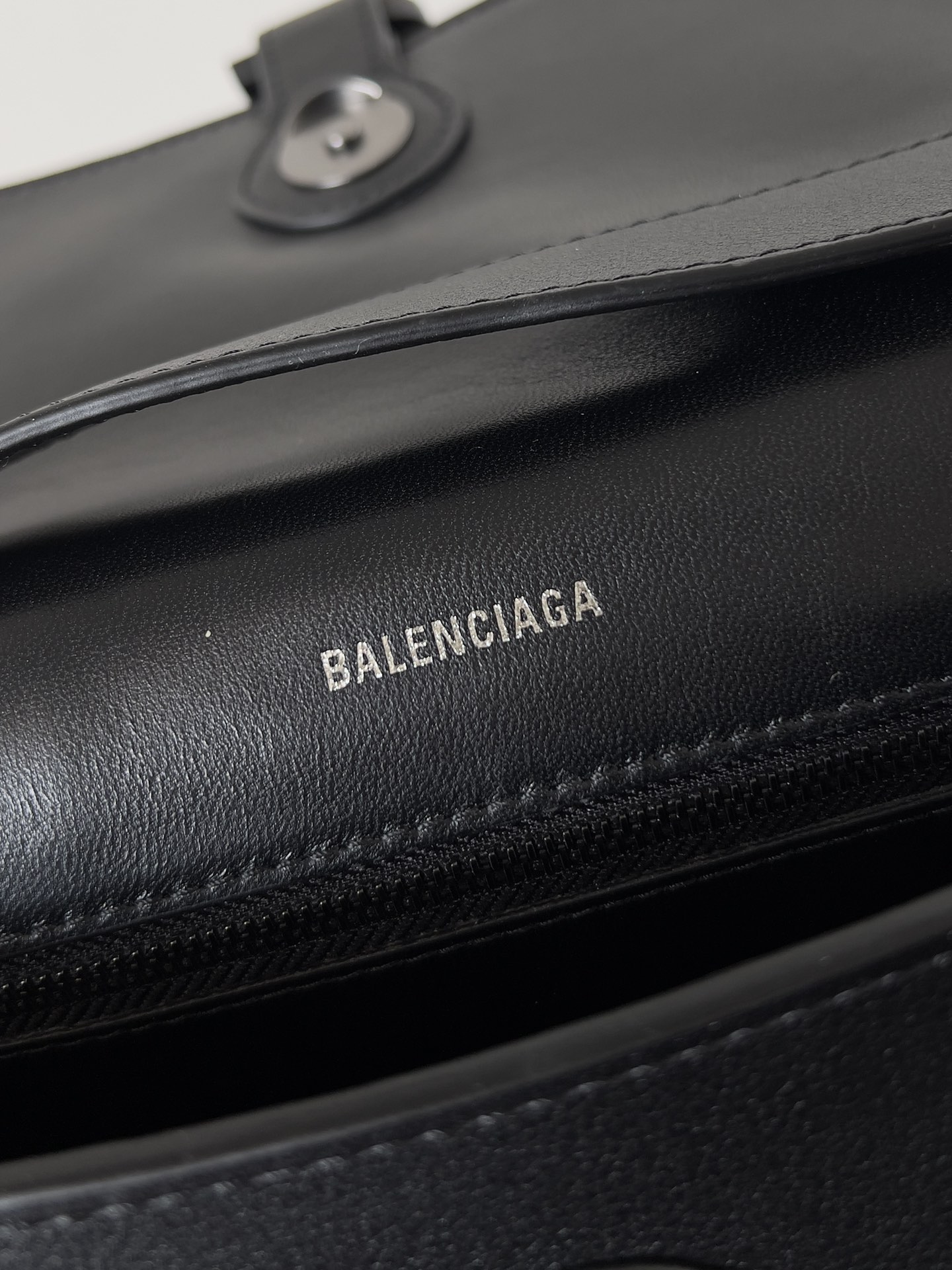 [TOP] BALENCIAGA Top Layer Cowhide Downtown Bag 30.0 x 17.3 x 9.9 cm - Black