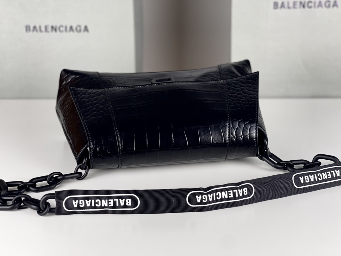 [TOP] BALENCIAGA Crocodile Pattern Downtown Bag 29 x 10 x 18 cm - Black