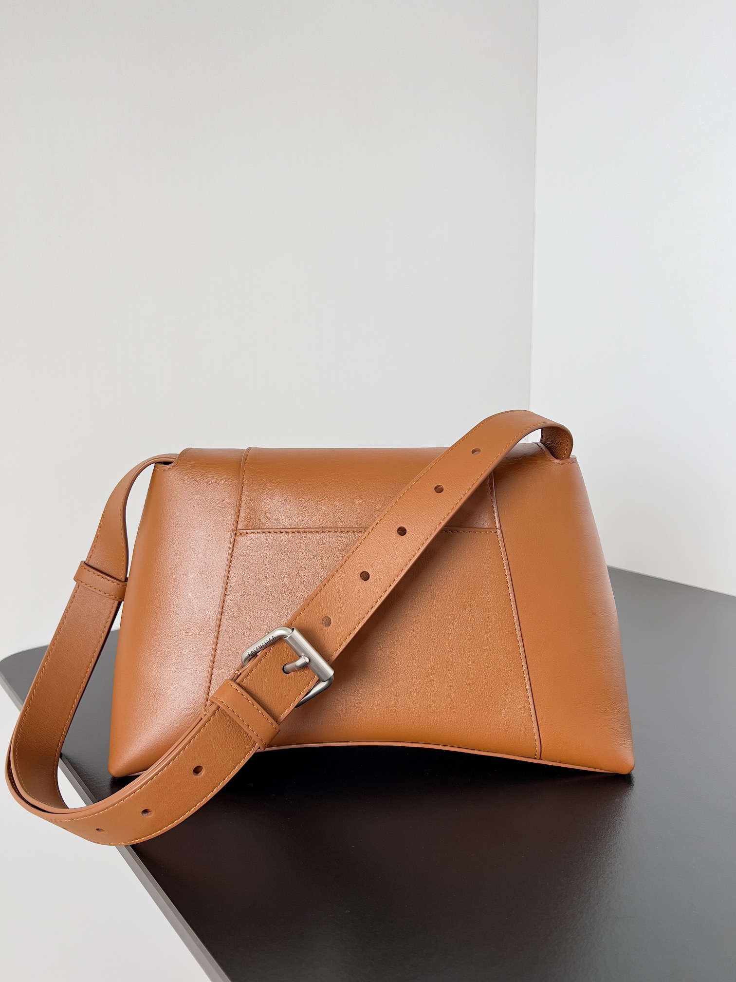 [TOP] BALENCIAGA Top Layer Cowhide Downtown Bag 30.0 x 17.3 x 9.9 cm - Brown & SHW