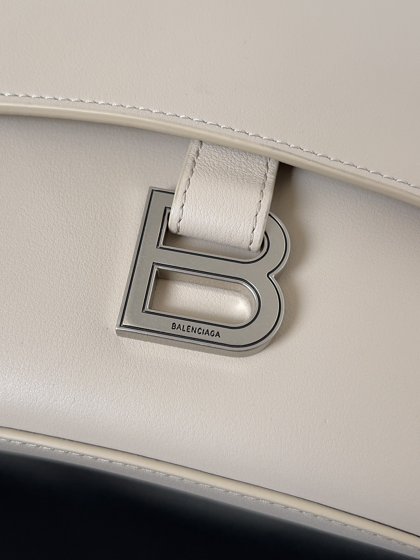 [TOP] BALENCIAGA Top Layer Cowhide Downtown Bag 30.0 x 17.3 x 9.9 cm - Beige & SHW