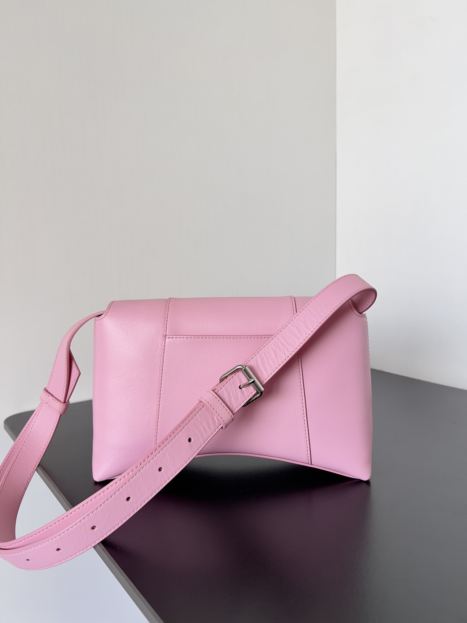 [TOP] BALENCIAGA Top Layer Cowhide Downtown Bag 25.4 x 16.0 x 8.4 cm - Pink & SHW