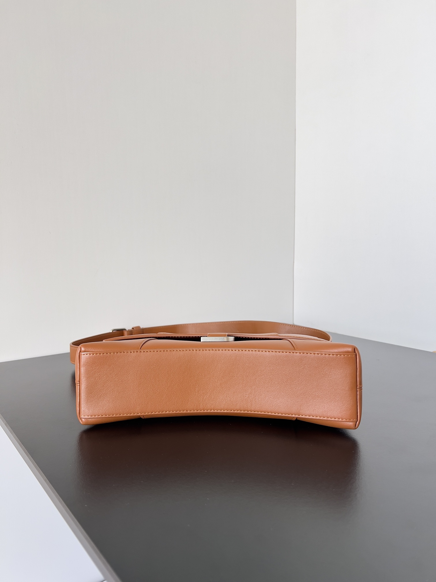 [TOP] BALENCIAGA Top Layer Cowhide Downtown Bag 25.4 x 16.0 x 8.4 cm - Brown & SHW