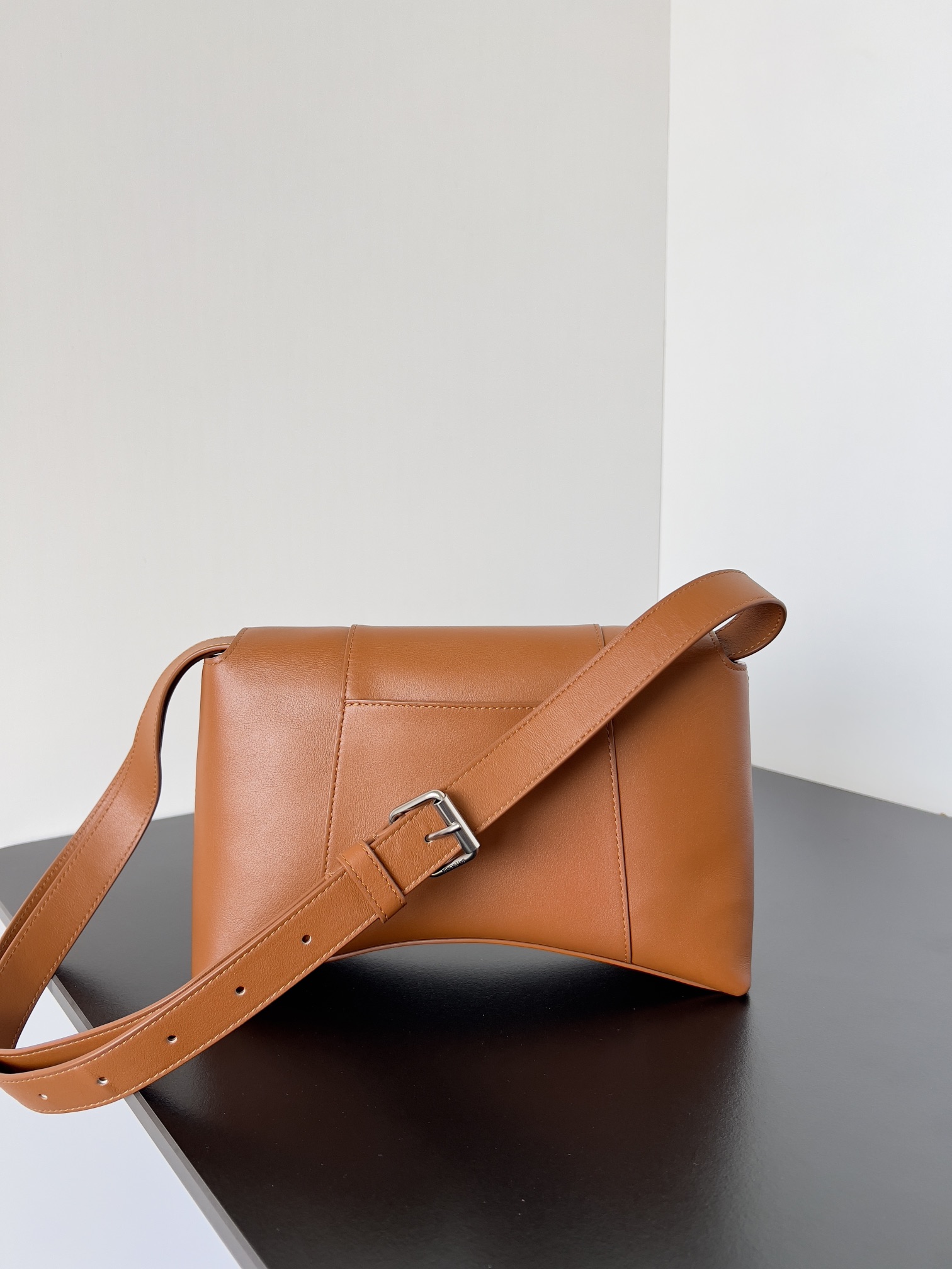 [TOP] BALENCIAGA Top Layer Cowhide Downtown Bag 25.4 x 16.0 x 8.4 cm - Brown & SHW