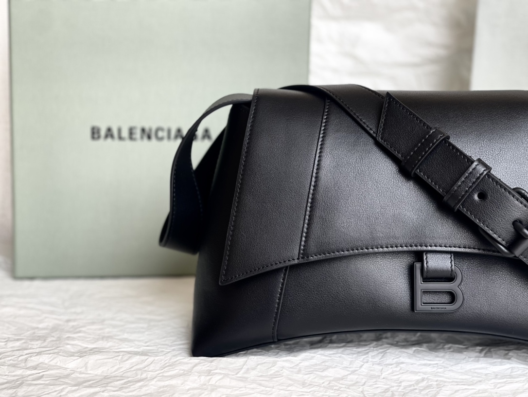 [TOP] BALENCIAGA Top Layer Cowhide Downtown Bag 32 × 20.8 × 15.5 cm - Black