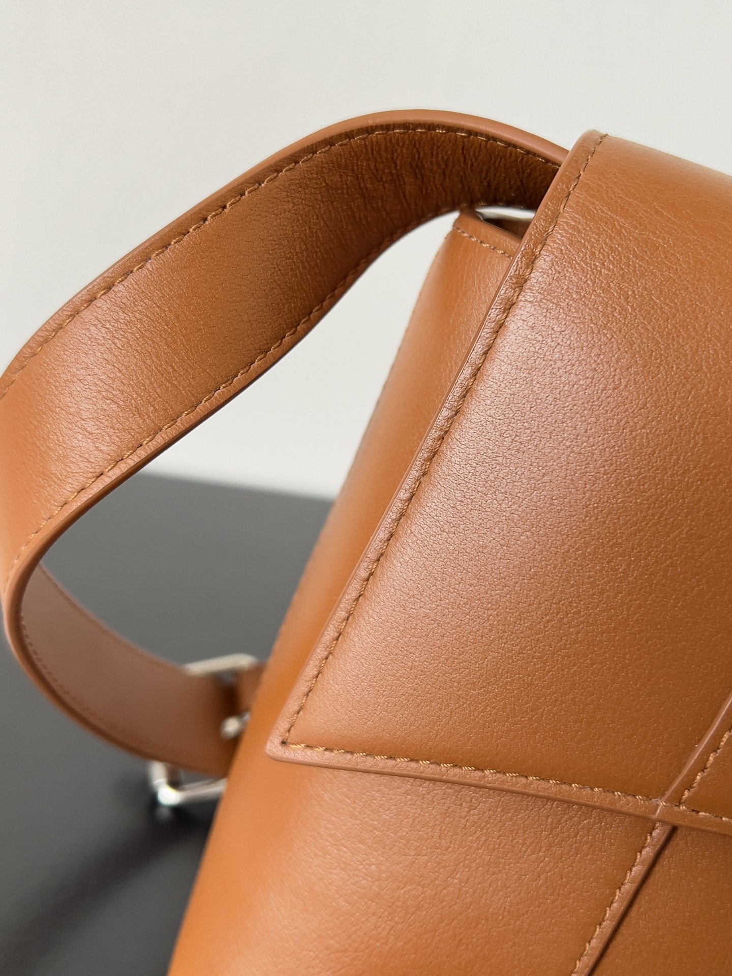 [TOP] BALENCIAGA Top Layer Cowhide Downtown Bag 25.4 x 16.0 x 8.4 cm - Brown & SHW