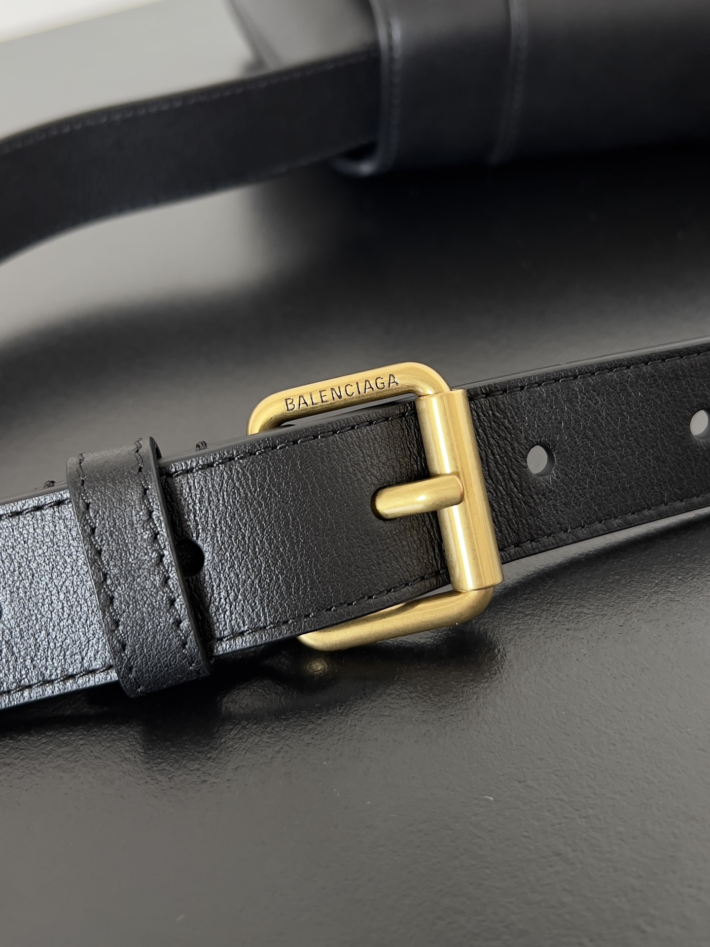 [TOP] BALENCIAGA Top Layer Cowhide Downtown Bag 30.0 x 17.3 x 9.9 cm - Black & GHW