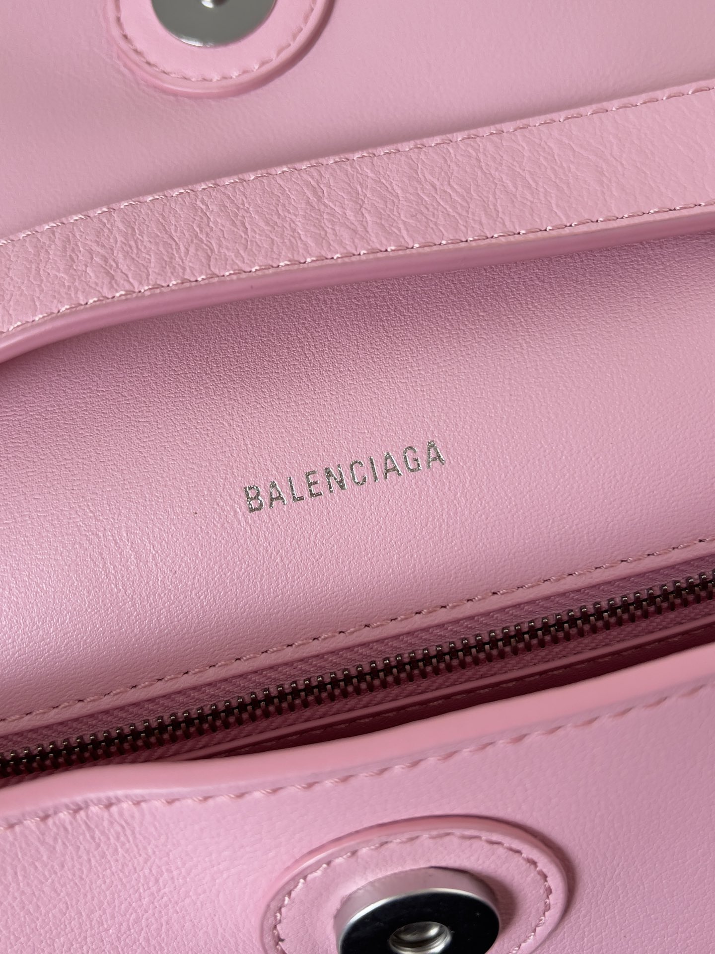 [TOP] BALENCIAGA Top Layer Cowhide Downtown Bag 25.4 x 16.0 x 8.4 cm - Pink & SHW