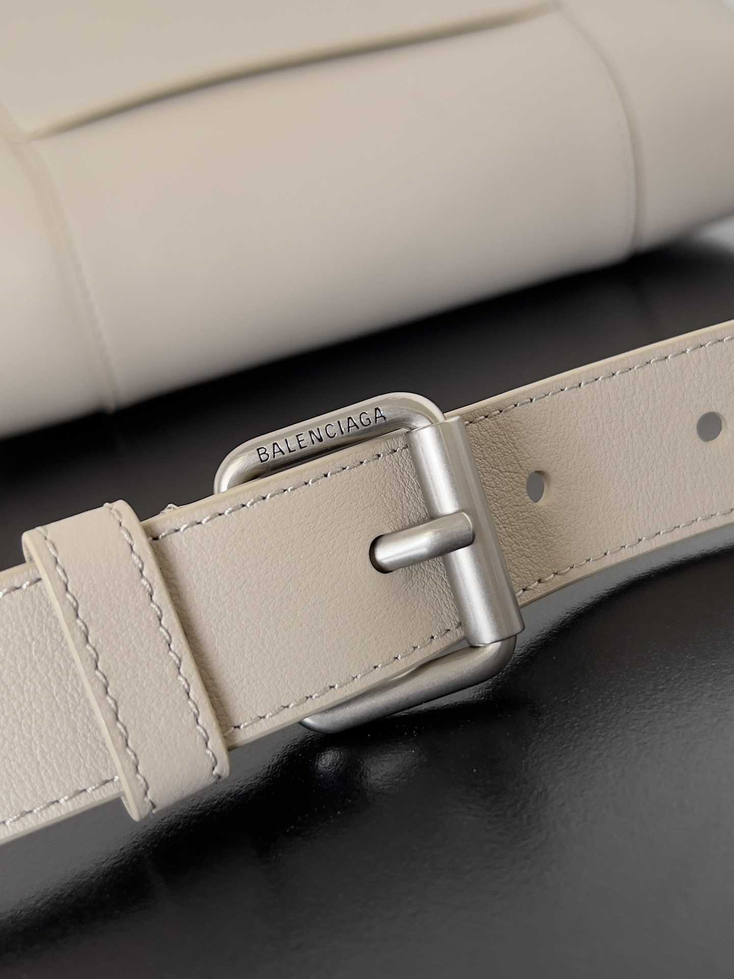 [TOP] BALENCIAGA Top Layer Cowhide Downtown Bag 30.0 x 17.3 x 9.9 cm - Beige & SHW