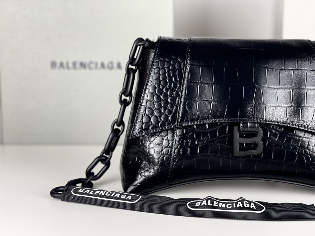 [TOP] BALENCIAGA Crocodile Pattern Downtown Bag 29 x 10 x 18 cm - Black