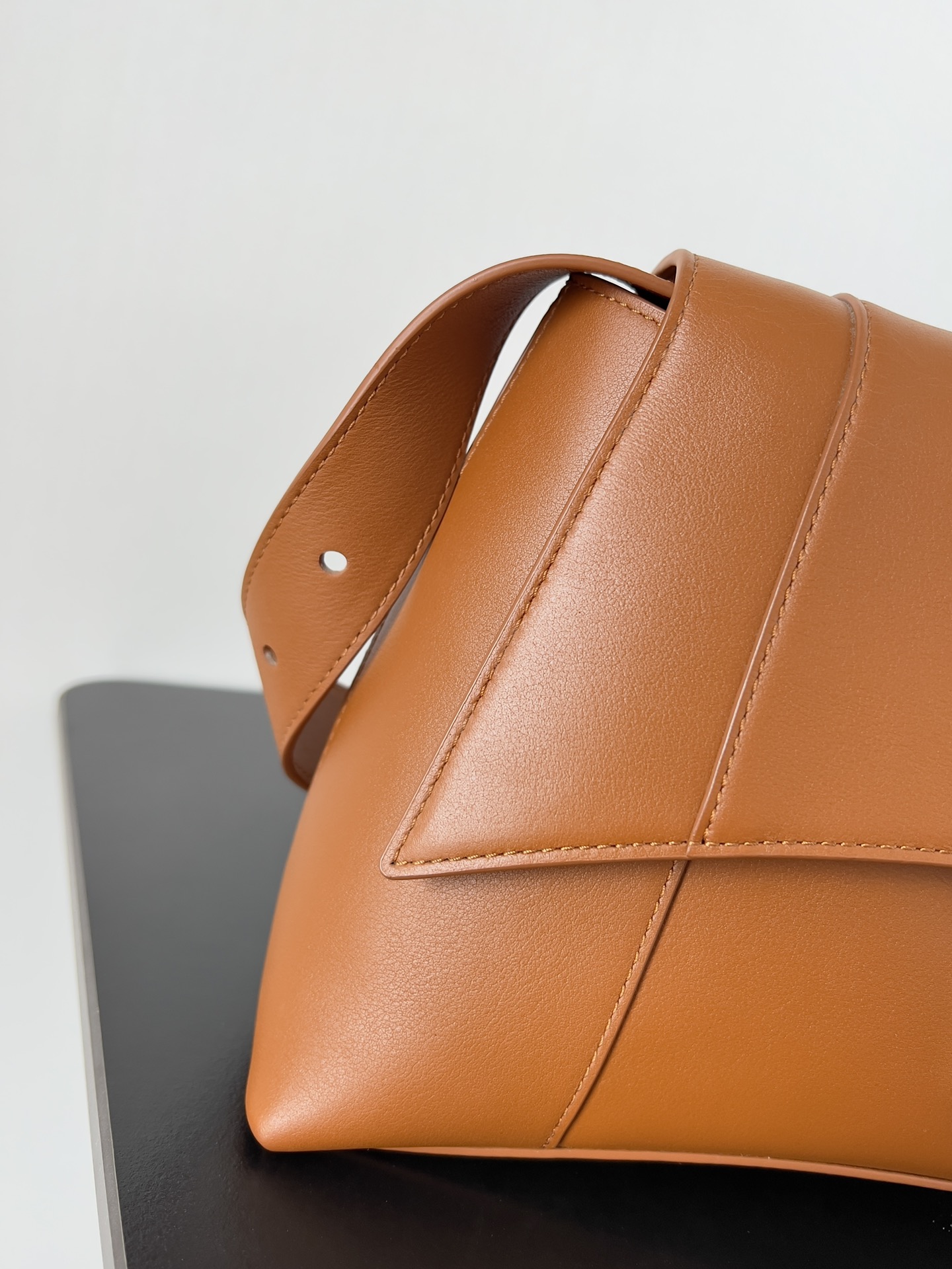 [TOP] BALENCIAGA Top Layer Cowhide Downtown Bag 30.0 x 17.3 x 9.9 cm - Brown & SHW