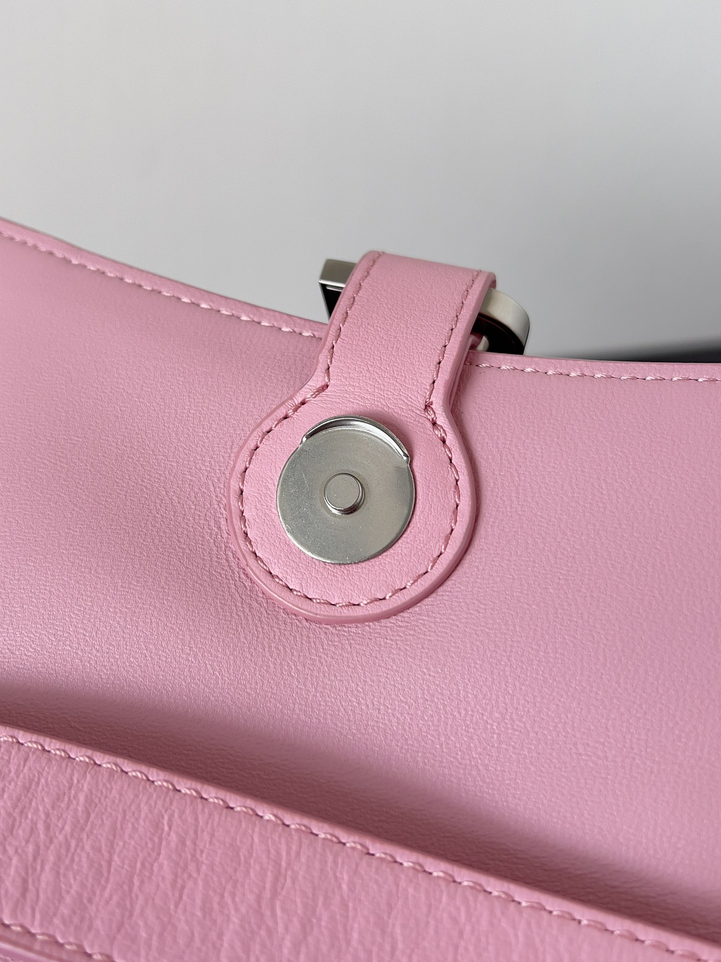 [TOP] BALENCIAGA Top Layer Cowhide Downtown Bag 25.4 x 16.0 x 8.4 cm - Pink & SHW