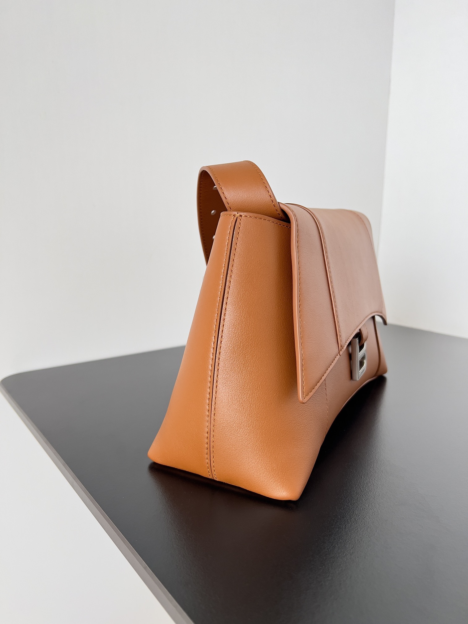 [TOP] BALENCIAGA Top Layer Cowhide Downtown Bag 30.0 x 17.3 x 9.9 cm - Brown & SHW