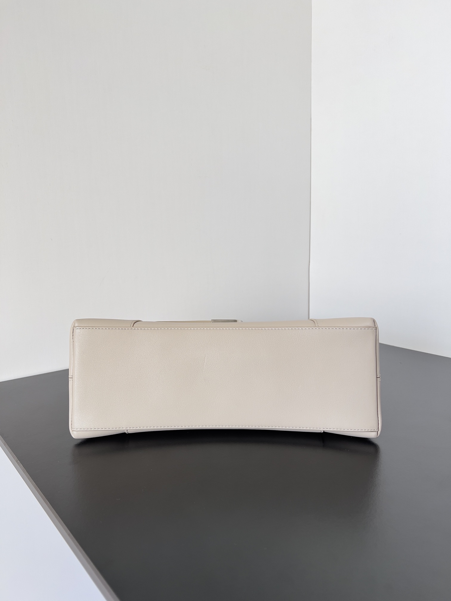 [TOP] BALENCIAGA Top Layer Cowhide Downtown Bag 30.0 x 17.3 x 9.9 cm - Beige & SHW